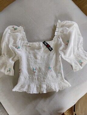 NEW..Adorable EmbroideryWhite Smocked Puff-Sleeve Embroidered Top